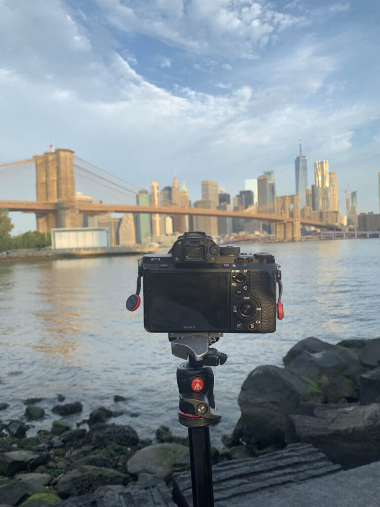 A Sony DSLR camera taking a time lapse in DUMBO Brooklyn as a reference image for Hyperlapse VS Timelapse